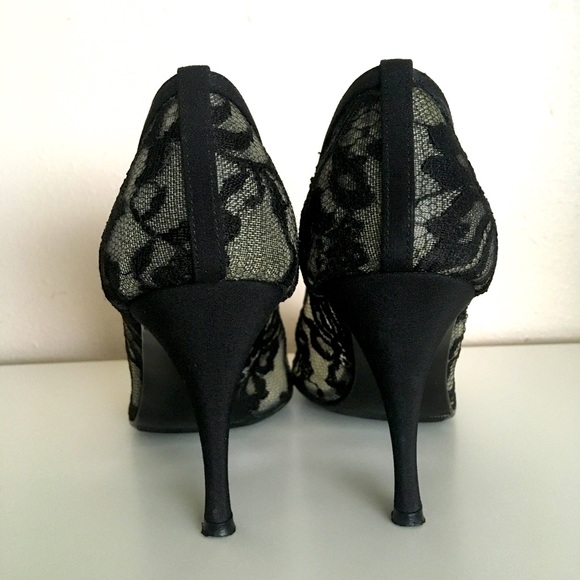 Stuart Weitzman ‘Lingerie’ black guipure lace open-toe stiletto pumps, 7.5 - Picture 4 of 8